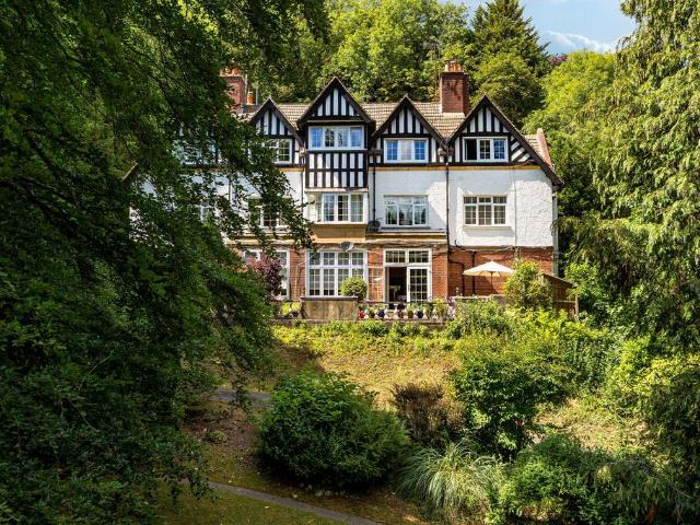 3 bedroom flat for sale