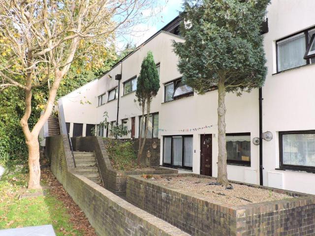 3 bedroom flat for sale