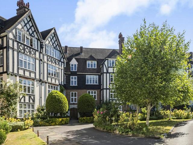 3 bedroom flat for sale