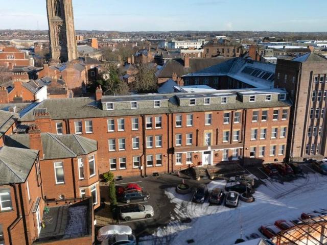 3 bedroom flat for sale