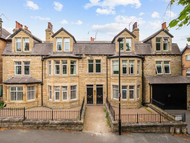 3 bedroom flat for sale