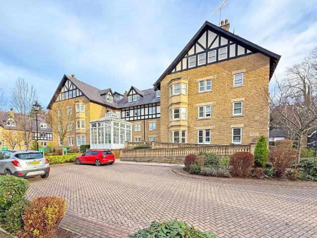 3 bedroom flat for sale