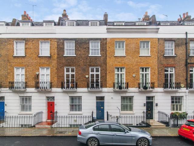 3 bedroom flat for sale