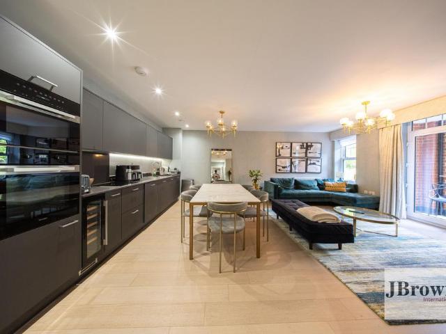 3 bedroom flat for sale