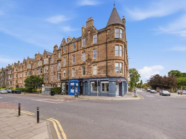 3 bedroom flat for sale