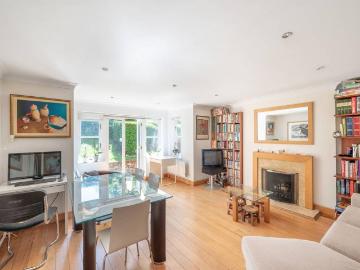 3 bedroom flat for sale