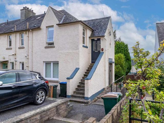 3 bedroom flat for sale