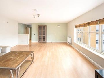 3 bedroom flat for sale