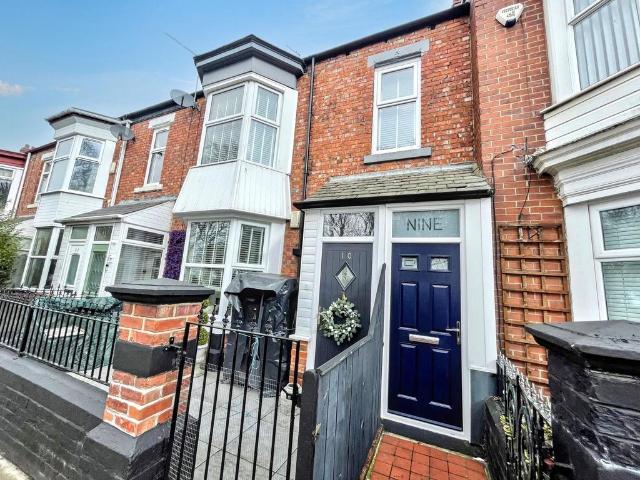 3 bedroom flat for sale