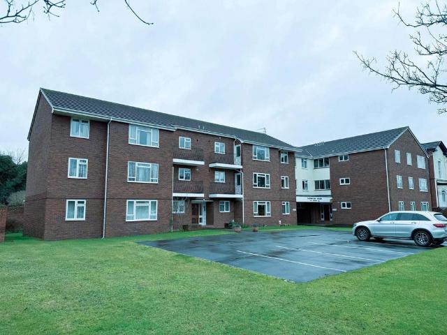 3 bedroom flat for sale