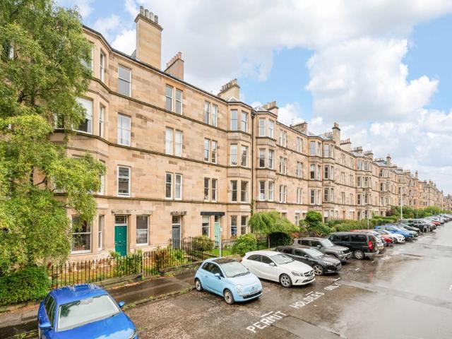 3 bedroom flat for sale