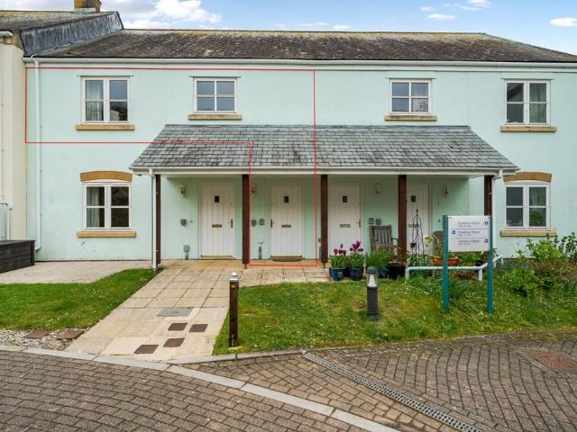 3 bedroom flat for sale