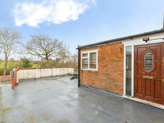3 bedroom flat for sale
