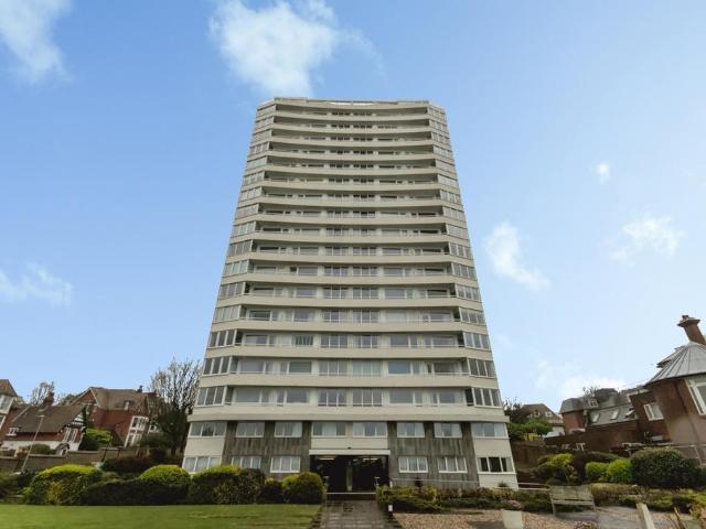 3 bedroom flat for sale