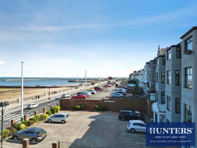 3 bedroom flat for sale