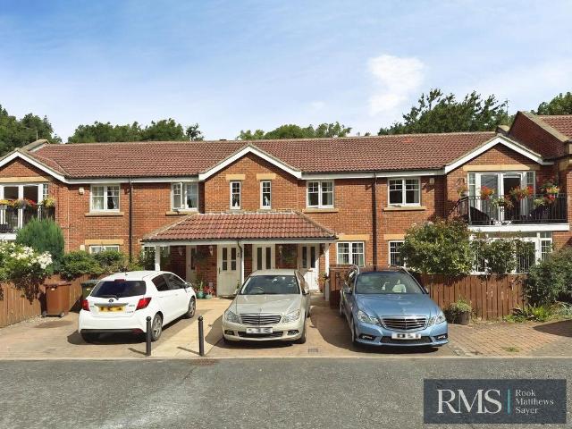 3 bedroom flat for sale