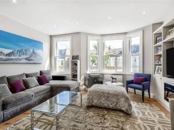 3 bedroom flat for sale