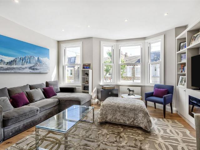 3 bedroom flat for sale