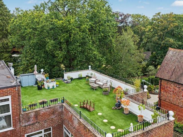 3 bedroom flat for sale