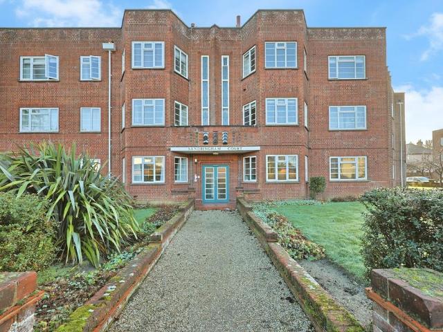 3 bedroom flat for sale