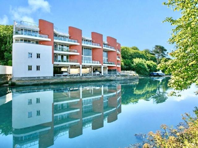 3 bedroom flat for sale