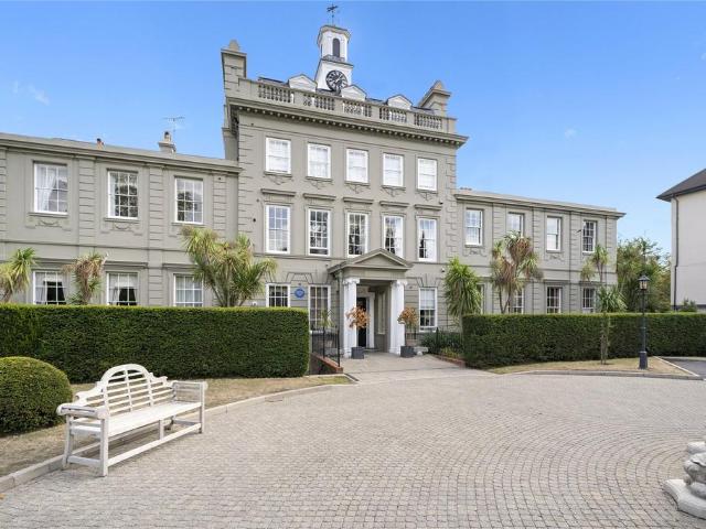 3 bedroom flat for sale