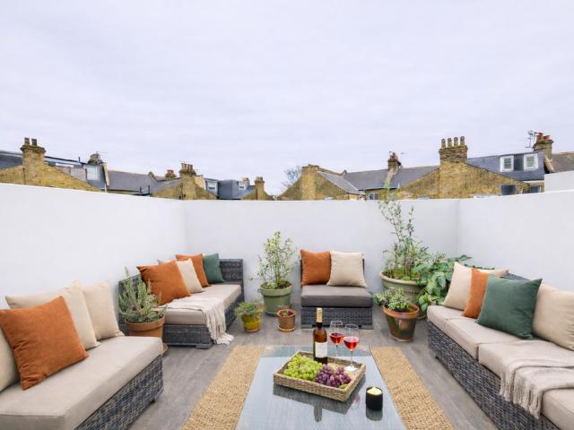 3 bedroom flat for sale