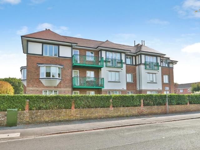 3 bedroom flat for sale