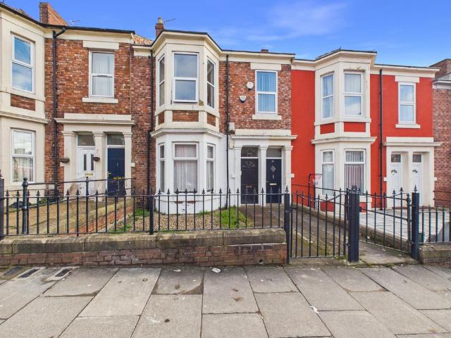 3 bedroom flat for sale