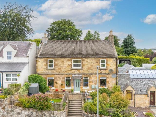 3 bedroom flat for sale