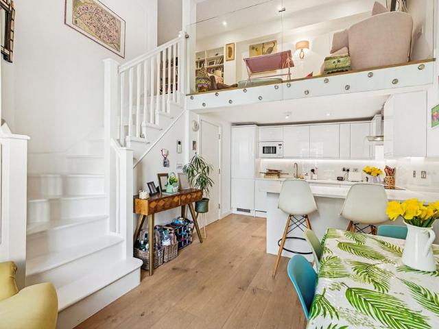 3 bedroom flat for sale