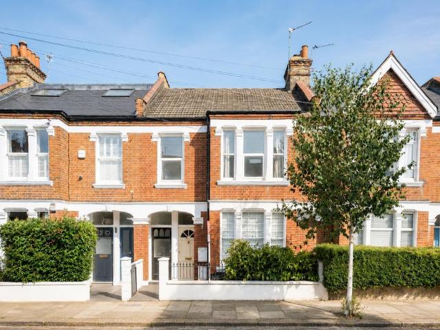 3 bedroom flat for sale
