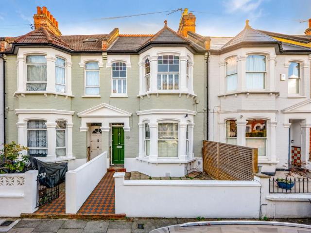 3 bedroom flat for sale
