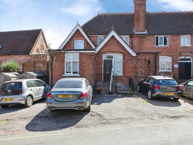 3 bedroom flat for sale
