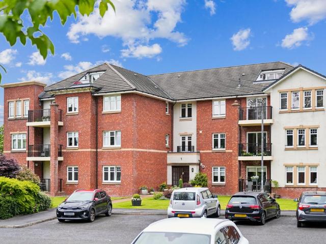 3 bedroom flat for sale