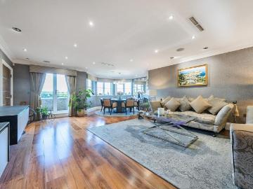 3 bedroom flat for sale