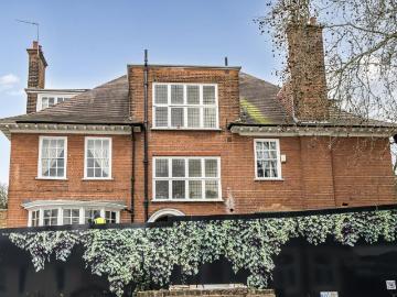 Flat for sale in Frognal