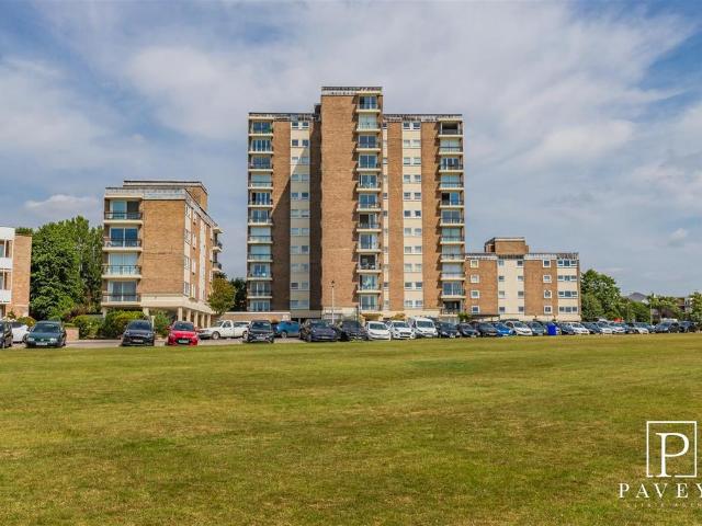 3 bedroom flat for sale