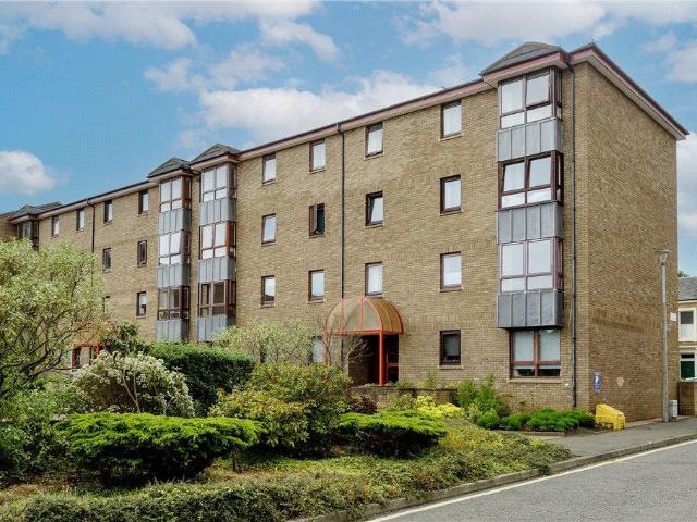 3 bedroom flat for sale