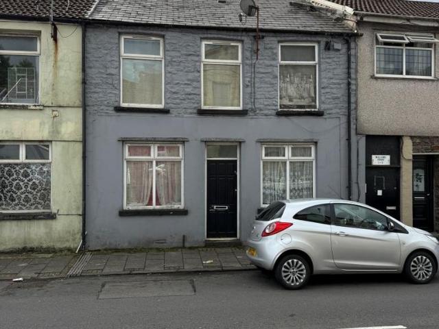 3 bedroom flat for sale