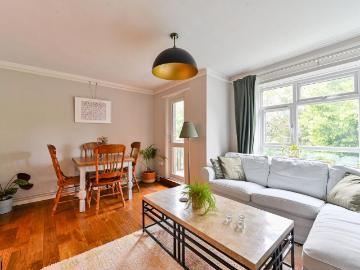 3 bedroom flat for sale