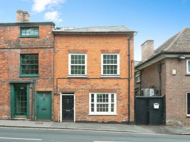 3 bedroom flat for sale
