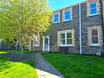 3 bedroom flat for sale