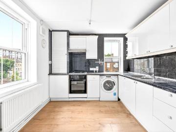 3 bedroom flat for sale