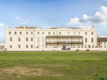 3 bedroom flat for sale