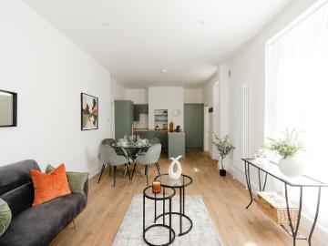 3 bedroom flat for sale