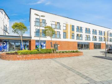 3 bedroom flat for sale
