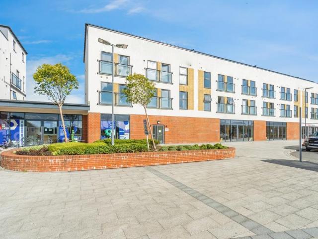 3 bedroom flat for sale