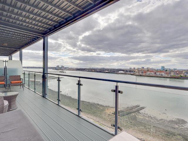 3 bedroom flat for sale