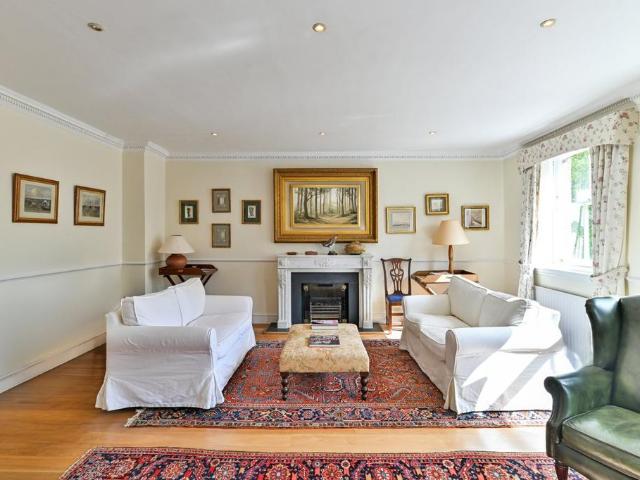 3 bedroom flat for sale